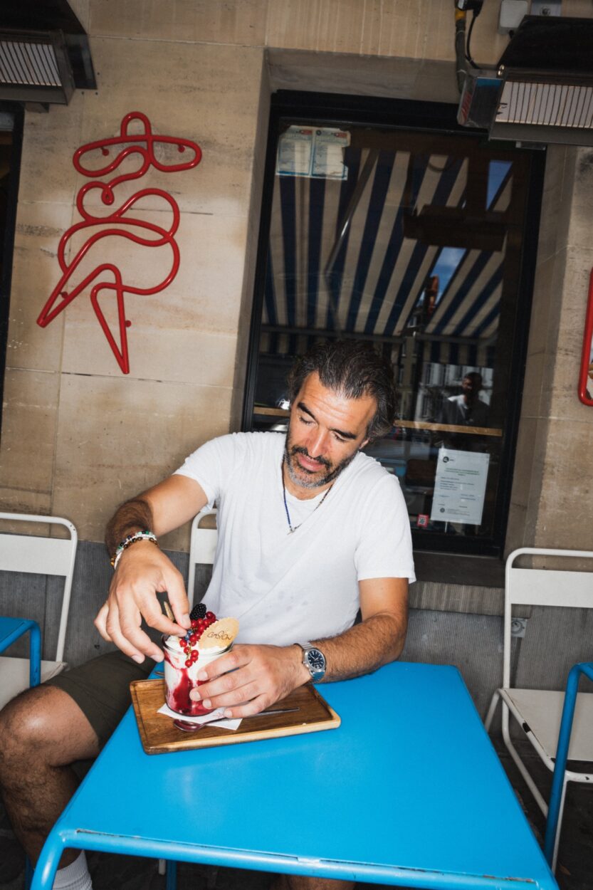 Turn is eating an ice-cream wearing the Bulgaria octo roma